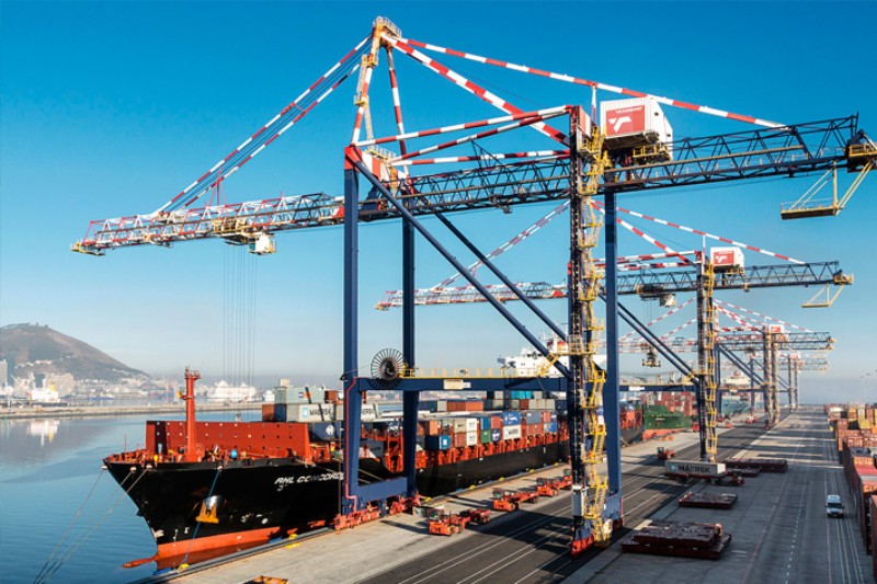 Port crane operation